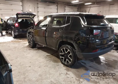 2018 Jeep Compass Limited 4X4 z USA, uszkodzony, nr VIN 3C4NJDCB1JT199586